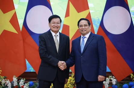 Prime Minister welcomes Lao Party General Secretary and President in Hanoi